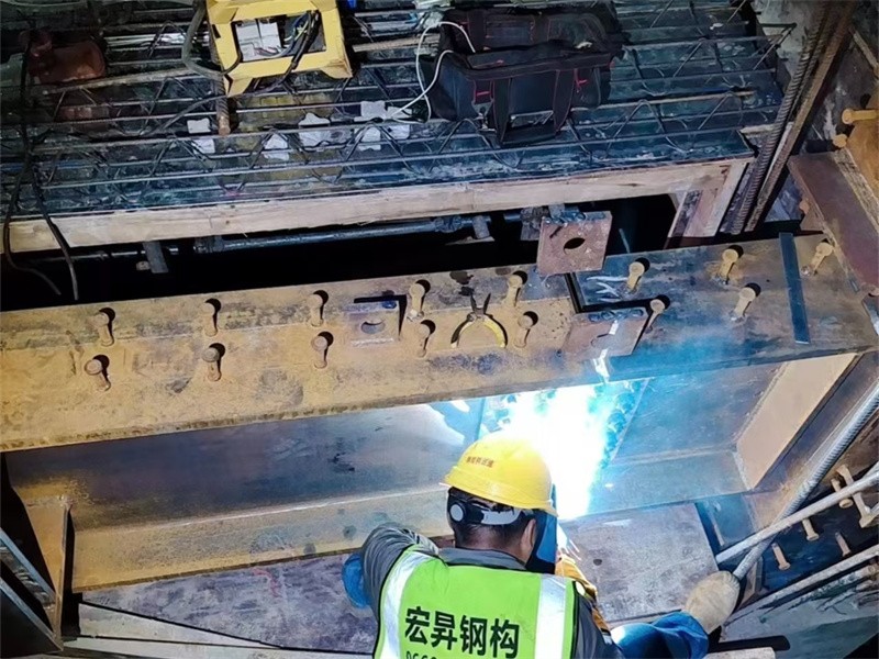 钢结构安装现场